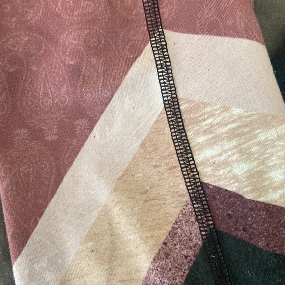 Alo leggings - discontinued pattern! - Picture 2 of 5